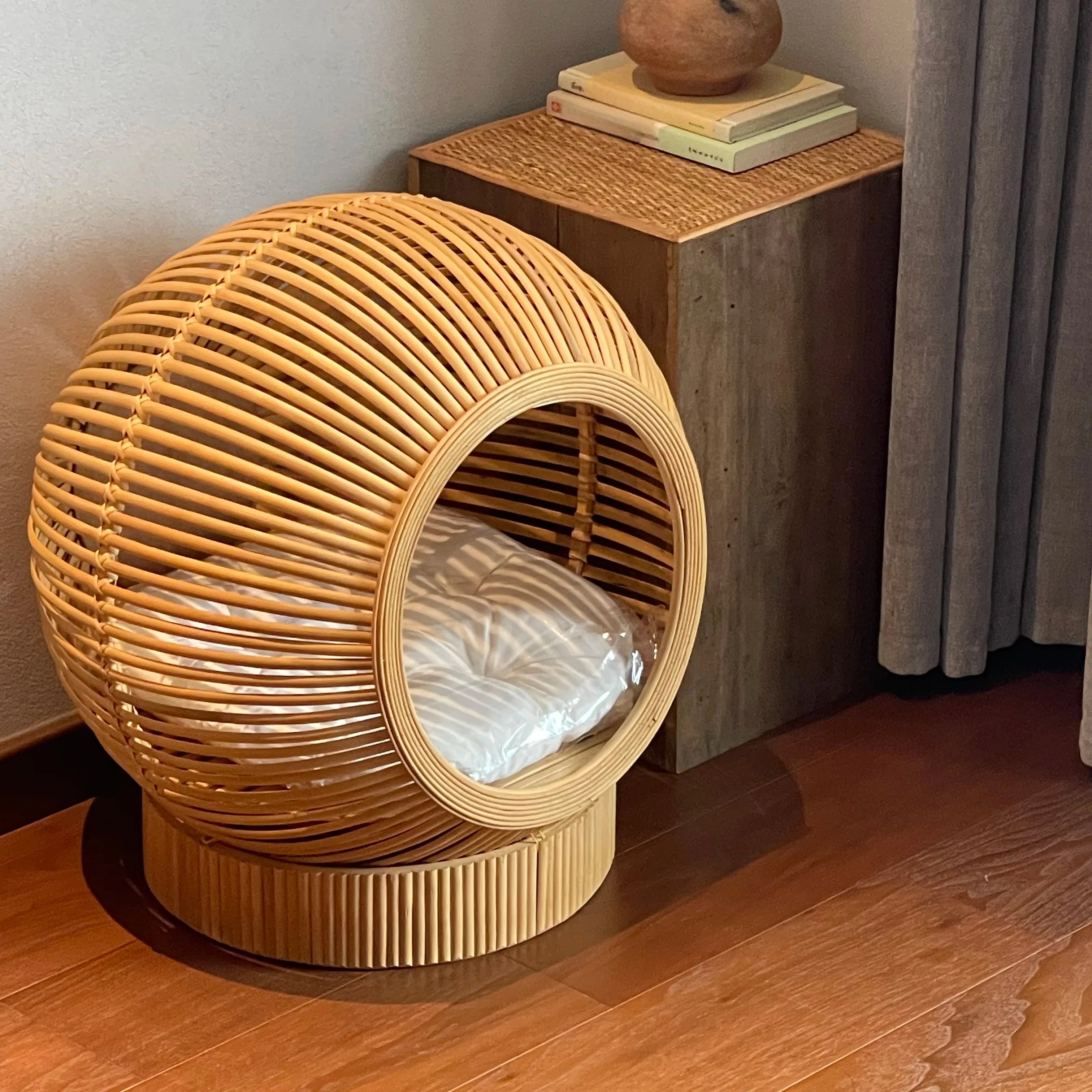 The Loggia Series Object #5："Pet Perch"