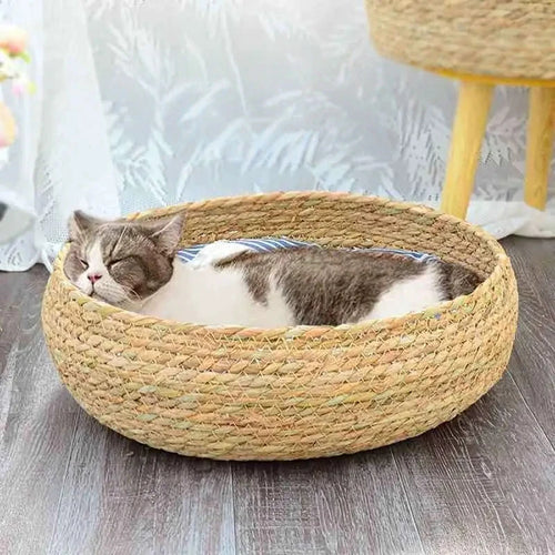 Premium natural cattail handwoven construction